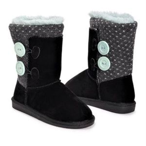 Muk Luks Button Boot – Little Girls, Size 12